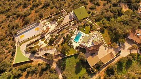 Luxury Villa Sea View Tennis court, 5 bedrooms in Loulé deal for sale For Super Rich