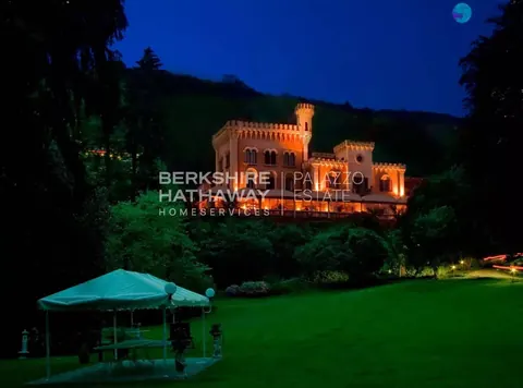 Century Castle Panoramic View of the lake, 27 bedrooms in Lesa - Lake Maggiore Used for sale For Super Rich