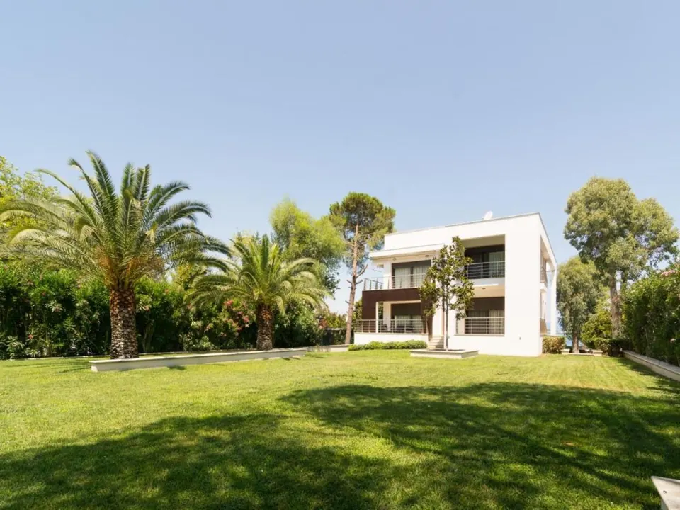 Modern Villa Beach Front Sea View, 6 bedrooms in Halkidiki for sale For Super Rich Modern Villa Beach Front Sea View, 6 bedrooms in Halkidiki for sale For Super Rich