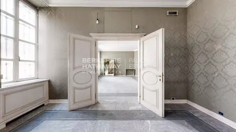 Prestigious Apartment within the charming courtyard, 5 bedrooms in Milan Classified ads for sale For Super Rich