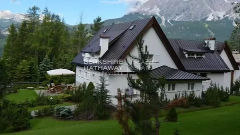 Luxury Villa Mountain View, indoor swimming pool, 7 bedrooms in Cortina d'Ampezzo available for sale For Super Rich