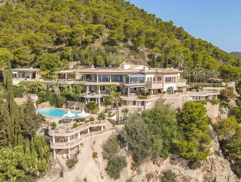 Luxury Villa Beach Front with unrivalled views, 7 bedrooms in Mallorca available for sale For Super Rich