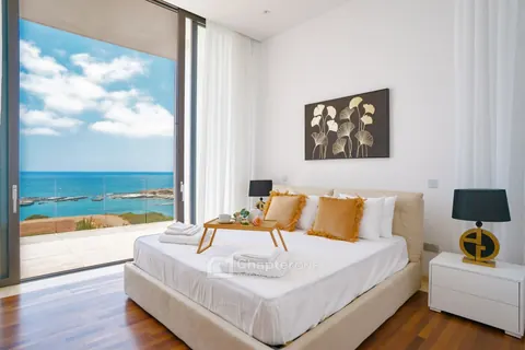 Luxury Villa Long swimming pool 180-degree views of the sea and St. George's island, 4 bedrooms in Pathos Peyia real estate for sale For Super Rich