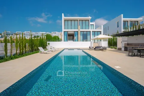 Luxury Villa Long swimming pool 180-degree views of the sea and St. George's island, 4 bedrooms in Pathos Peyia available for sale For Super Rich