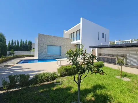Luxury Villa Long swimming pool 180-degree views of the sea and St. George's island, 4 bedrooms in Pathos Peyia New for sale For Super Rich