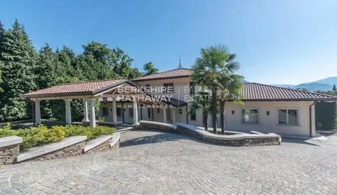 Luxury Villa, heated swimming pool , 6 bedrooms in Stresa available for sale For Super Rich