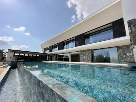Contemporary Villa Panoramic View Pool, jacuzzi, and a waterfall, 6 bedrooms in Nicosia New for sale For Super Rich