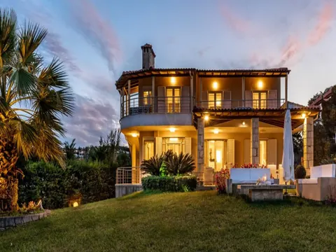 Elegant Villa Beach Front,  Mediterranean view, 6 bedrooms in Halkidiki Used for sale For Super Rich