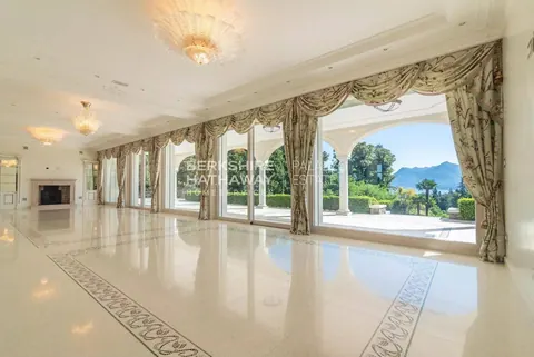 Luxury Villa, heated swimming pool , 6 bedrooms in Stresa value for sale For Super Rich