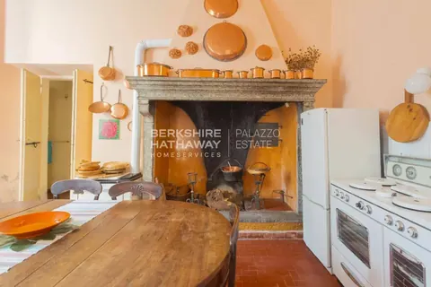 Century 18th Villa Lake View and park, 10 bedrooms in Tremezzina - Lake Como deal for sale For Super Rich
