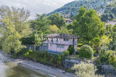 Historic Villa Lake View, direct access to a private beach, Coming soon bedrooms in Gerra price for sale For Super Rich