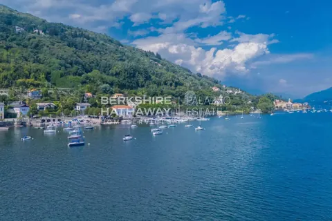 Century Castle Panoramic View of the lake, 27 bedrooms in Lesa - Lake Maggiore best for sale For Super Rich