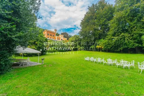 Century Castle Panoramic View of the lake, 27 bedrooms in Lesa - Lake Maggiore value for sale For Super Rich