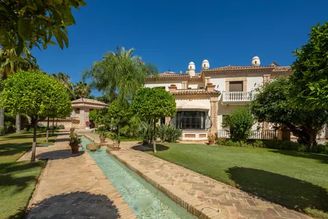 Luxury Villa Andalucia in gated community Home cinema, pool, several bedrooms in Marbella available for sale For Super Rich