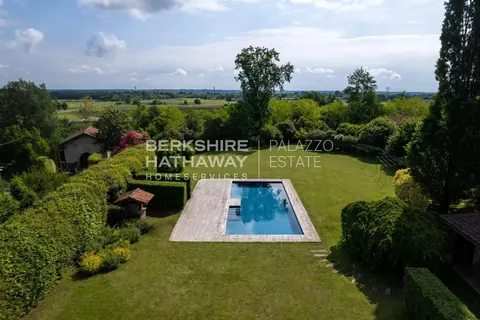 Renovated House Swimming pool and SPA, 14 bedrooms in Oleggio - Lake Maggiore available for sale For Super Rich