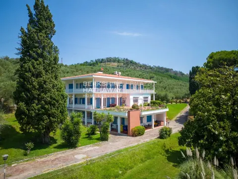 Colonial-style House Panoramic View 10-hectare park, 6 bedrooms in Massarosa buy for sale For Super Rich