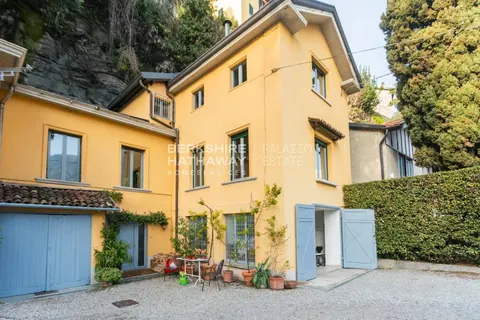 Century Villa looks directly on the lake with access for swimming, 8 bedrooms in Moltrasio - Lake Como real estate for sale For Super Rich