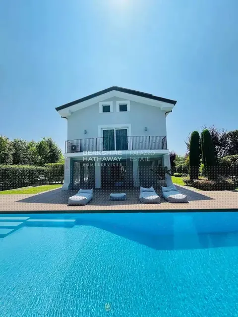 Architectural Villa Swimming pool, Spa, Sauna, whirlpool , 5 bedrooms in Forte dei Marmi Used for sale For Super Rich
