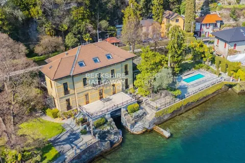 Century Villa looks directly on the lake with access for swimming, 8 bedrooms in Moltrasio - Lake Como ILO1538 for sale For Super Rich