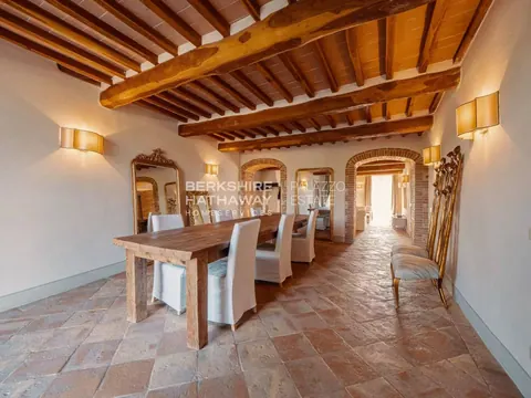 Luxury Complex Business Panoramic View on the hills, 9 bedrooms in Siena - Tuscany expensive for sale For Super Rich
