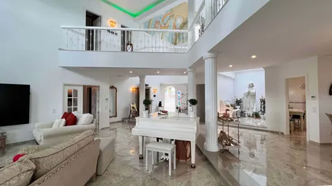 Luxury Villa Sea View Tennis court, 5 bedrooms in Loulé top for sale For Super Rich