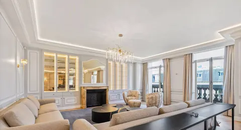 Luxury Apartment Panoramic View 5-minute walk from the Champs-Élysées, 4 bedrooms in Paris search for sale For Super Rich