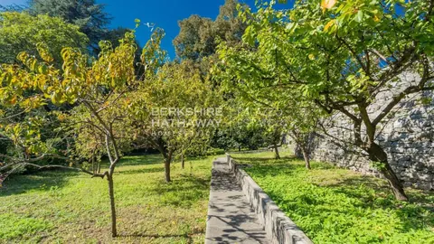 Elegant Villa Panoramic View swimming pool and jacuzzi, 8 bedrooms in Como luxury for sale For Super Rich