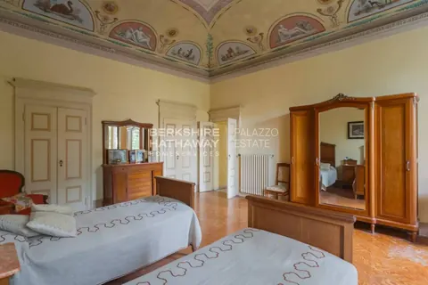 Century 18th Villa Lake View and park, 10 bedrooms in Tremezzina - Lake Como ultra luxury for sale For Super Rich