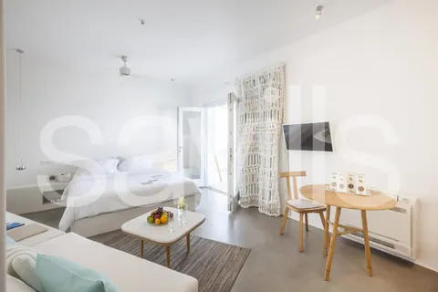 Architectural Villa Panoramic romantic setting Pool facing Greek beaches, 8 bedrooms in Santorini value for sale For Super Rich