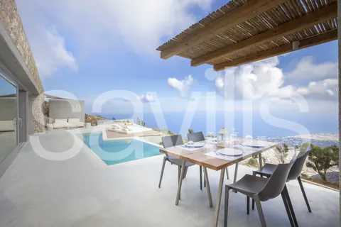 Architectural Villa Panoramic romantic setting Pool facing Greek beaches, 8 bedrooms in Santorini deal for sale For Super Rich