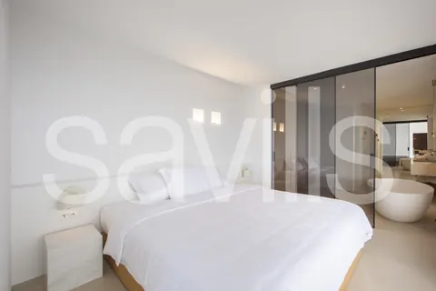 Architectural Villa Panoramic romantic setting Pool facing Greek beaches, 8 bedrooms in Santorini luxury for sale For Super Rich