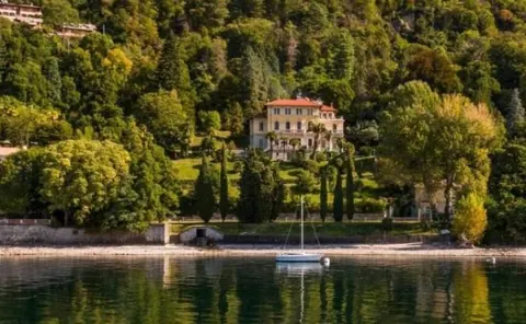 Elegant Villa Beach Front 1st line to the sea, 13 bedrooms in Opatija