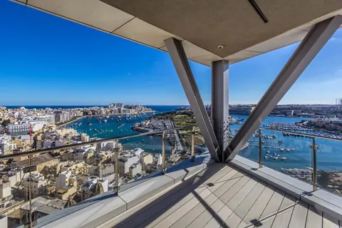 Luxury Penthouse Panoramic 360 degrees sea views Private swimming pool, 3 bedrooms in Gzira