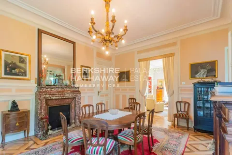 Historic Villa Lake View, direct access to a private beach, Coming soon bedrooms in Gerra prix for sale For Super Rich