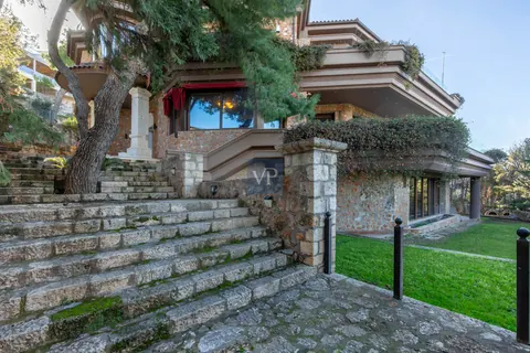 Elegant Villa Breathtaking views Indoor swimming pool, 5 bedrooms in Athens