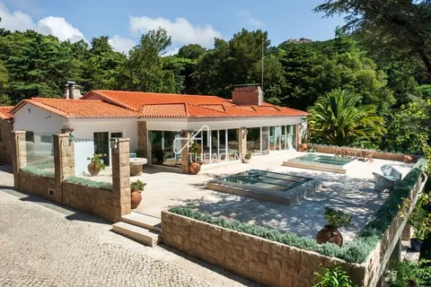 Luxury House swimming pool jacuzzi, sauna, 8 bedrooms in Cascais buy for sale For Super Rich