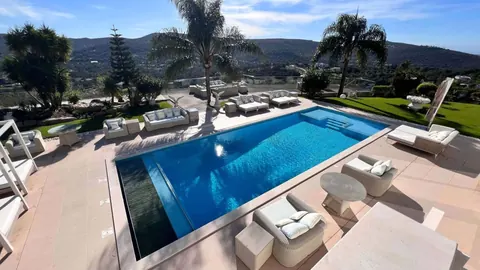 Luxury Villa Sea View Tennis court, 5 bedrooms in Loulé available for sale For Super Rich