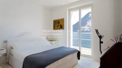 Elegant Villa Lake View directly on the shores, 5 bedrooms in Brienno - Lake Como real estate for sale For Super Rich