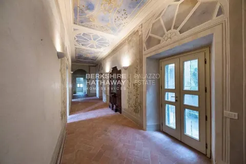Elegant Villa Panoramic lake view, 9 bedrooms in Blevio - Como deal for sale For Super Rich