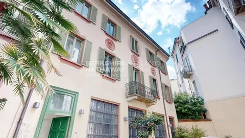 Prestigious Apartment within the charming courtyard, 5 bedrooms in Milan Used for sale For Super Rich