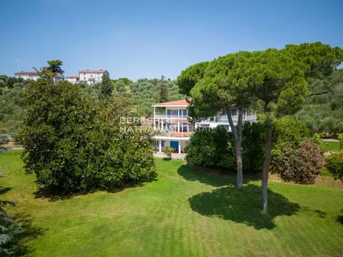 Colonial-style House Panoramic View 10-hectare park, 6 bedrooms in Massarosa search for sale For Super Rich
