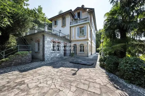 Elegant Villa Panoramic lake view, 9 bedrooms in Blevio - Como ILO2245 for sale For Super Rich