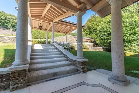 Luxury Villa, heated swimming pool , 6 bedrooms in Stresa property for sale For Super Rich