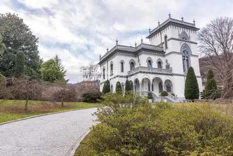 Art Nouveau Villa Panoramic View Lakefront, 7 bedrooms in Lesa - Lake Maggiore photo for sale For Super Rich