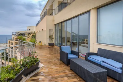 High-end Penthouse Panoramic View Top floor with private pool, 3 bedrooms in St Julians Used for sale For Super Rich