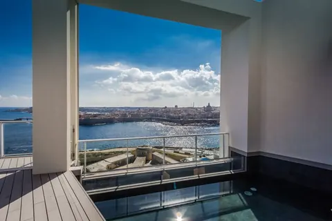 Luxury Penthouse One-of-a-kind stunning views of Marsamxetto harbour, 3 bedrooms in Valletta property for sale For Super Rich