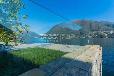 Renovated historic Villa Lake View with private dock and pool, 5 bedrooms in Lake Como best for sale For Super Rich