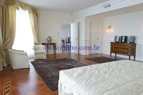 Premium Villa Amazing views of Austrian Alps heated swimming pool, sauna, 3 bedrooms in Istra photos for sale For Super Rich