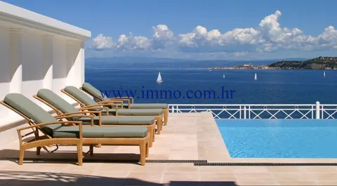 Premium Villa Amazing views of Austrian Alps heated swimming pool, sauna, 3 bedrooms in Istra available for sale For Super Rich