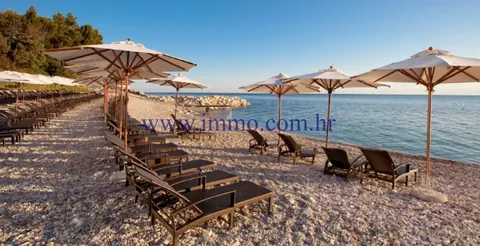 Premium Villa Amazing views of Austrian Alps heated swimming pool, sauna, 3 bedrooms in Istra property for sale For Super Rich